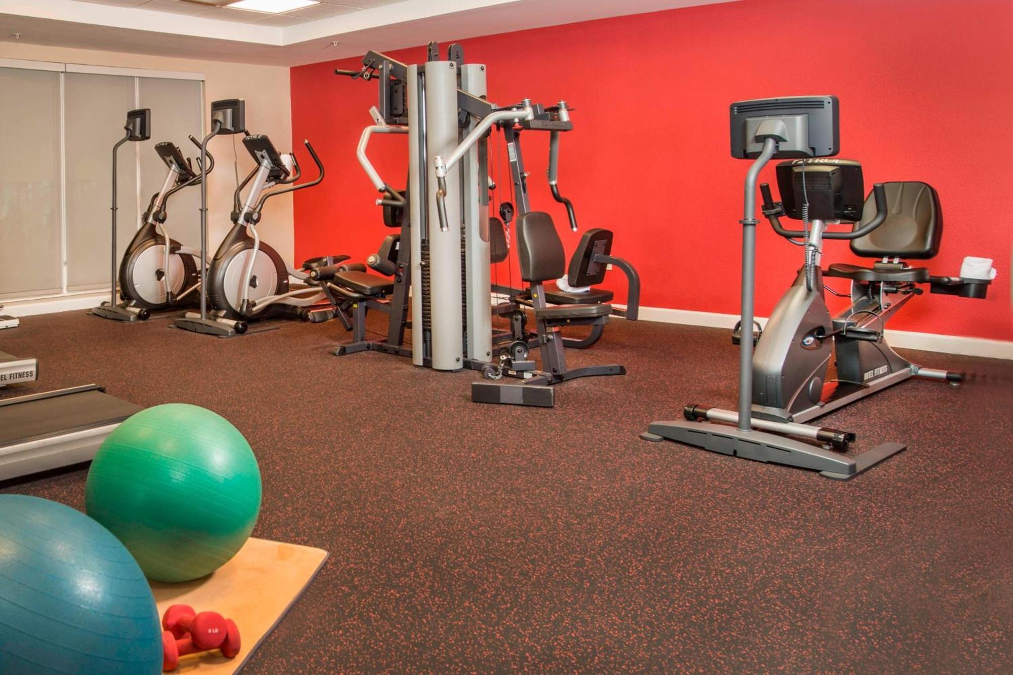 Towneplace Suites By Marriott Clinton At Joint Base Andrews Экстерьер фото